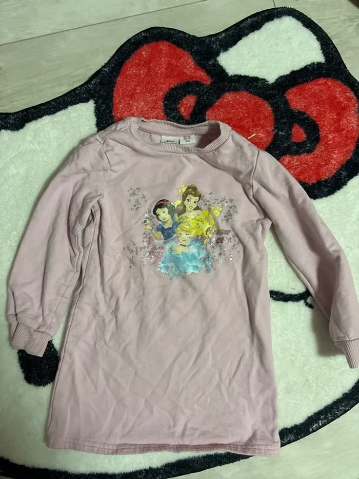 Pull long Disney princesse rose 4 ans très bon état
