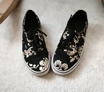 Vans fleuries noir et doré