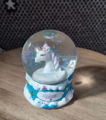Boule à neige licorne