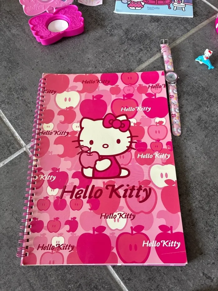 Gros lot hello kitty trousse montre cahier figurine carte - photo numéro 2