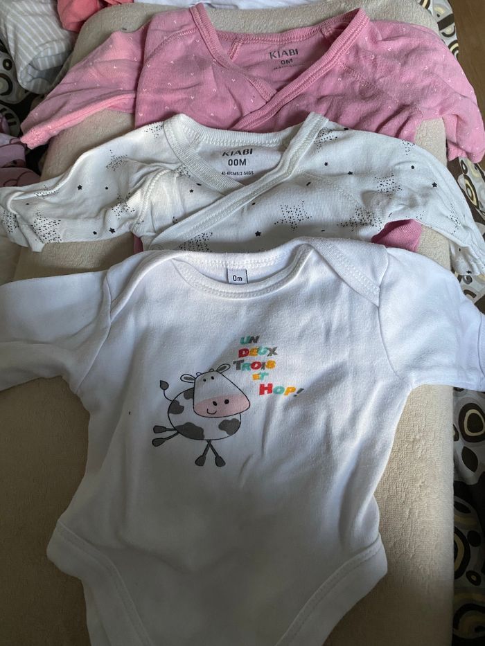 Lot 9 bodys 0 mois - photo numéro 3