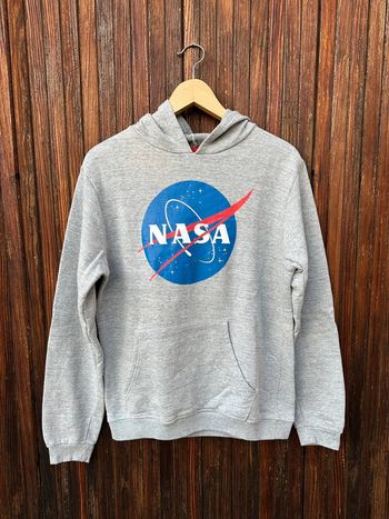 Pull gris NASA