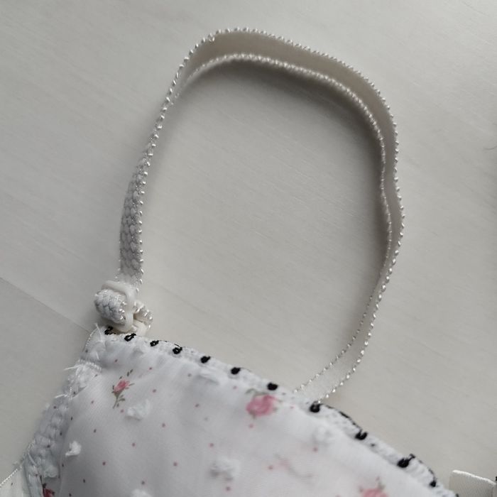 Ensemble lingerie blanche motifs fleuris - photo numéro 9