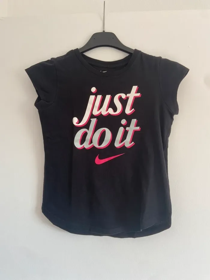 T-shirt Nike.