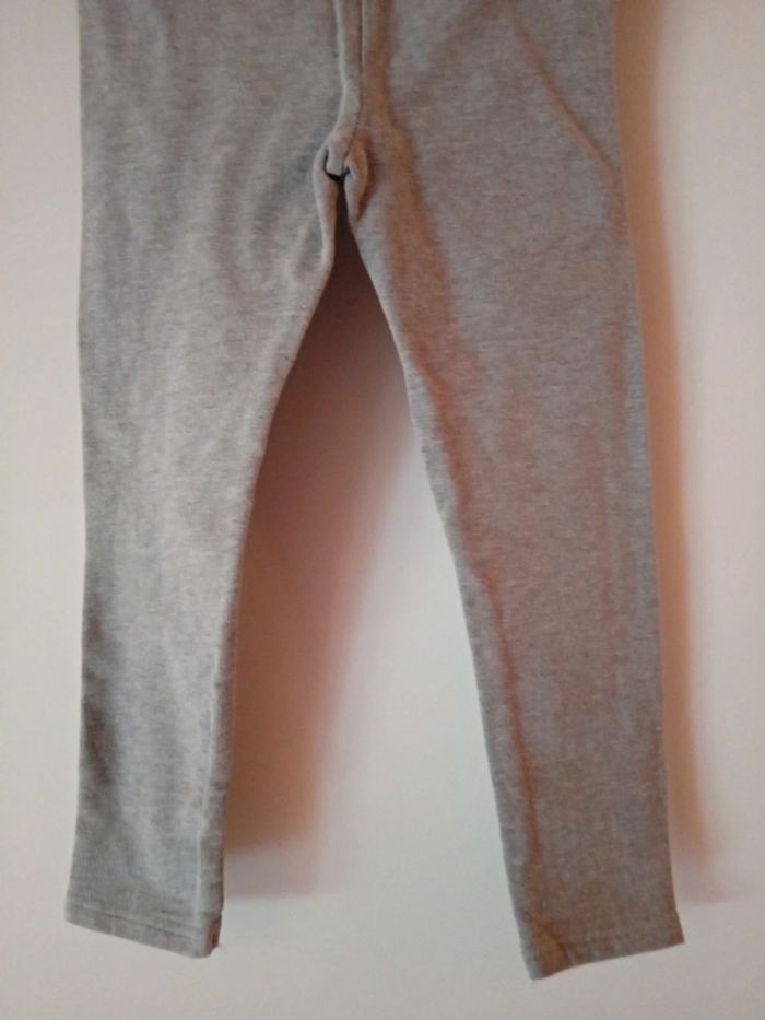 Joli legging gris. C&A. 7 ans - photo numéro 7