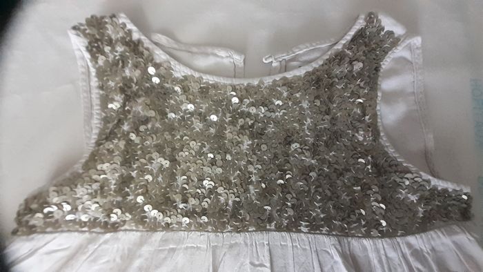 Tee-shirt blanc avec empiècement sequins argentés - photo numéro 2