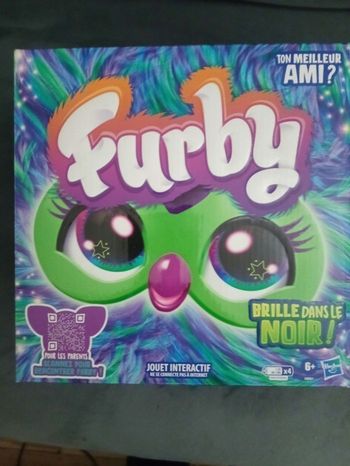 Furby Galaxy -brille dans le noir