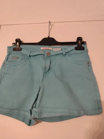 Short turquoise