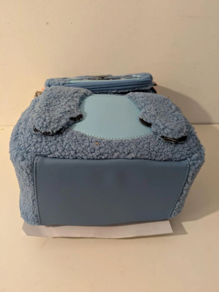 SAc à dos Loungefly Stitch "Plush pocket" - photo numéro 5
