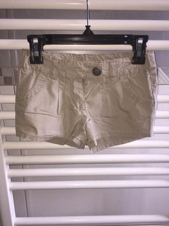Short Tex beige 4 ans en tbe à 3 euros