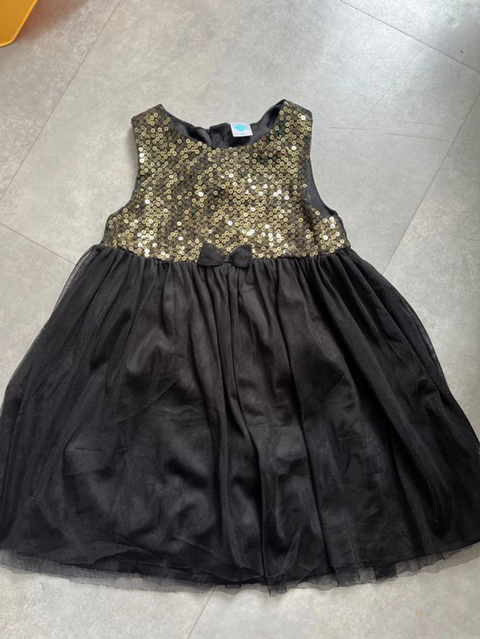 Magnifique robe noire à sequins