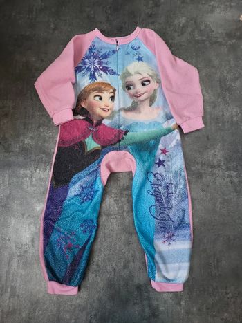 Combi pyjama reine des neiges 5 ans très bon état