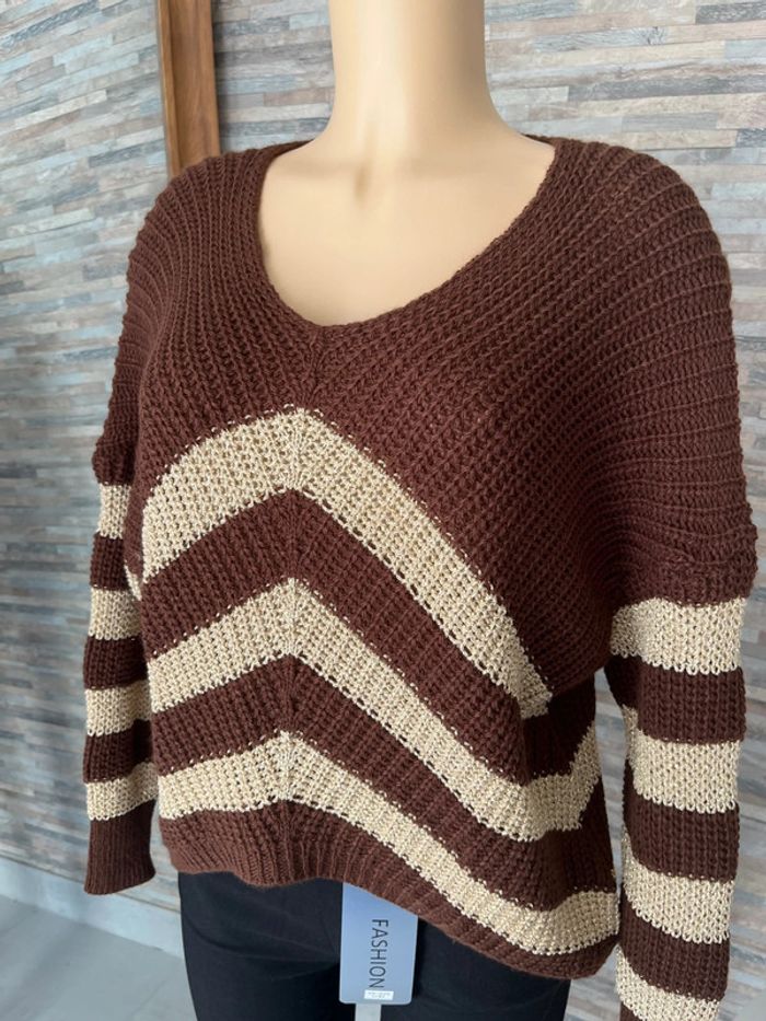 Pull col V marron et doré - photo numéro 4