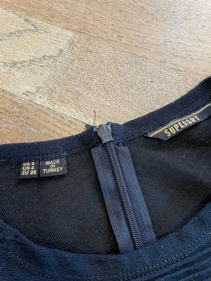 Robe superdry s très bon état - photo numéro 2
