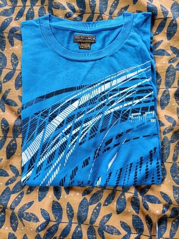 Tshirt bleu motif