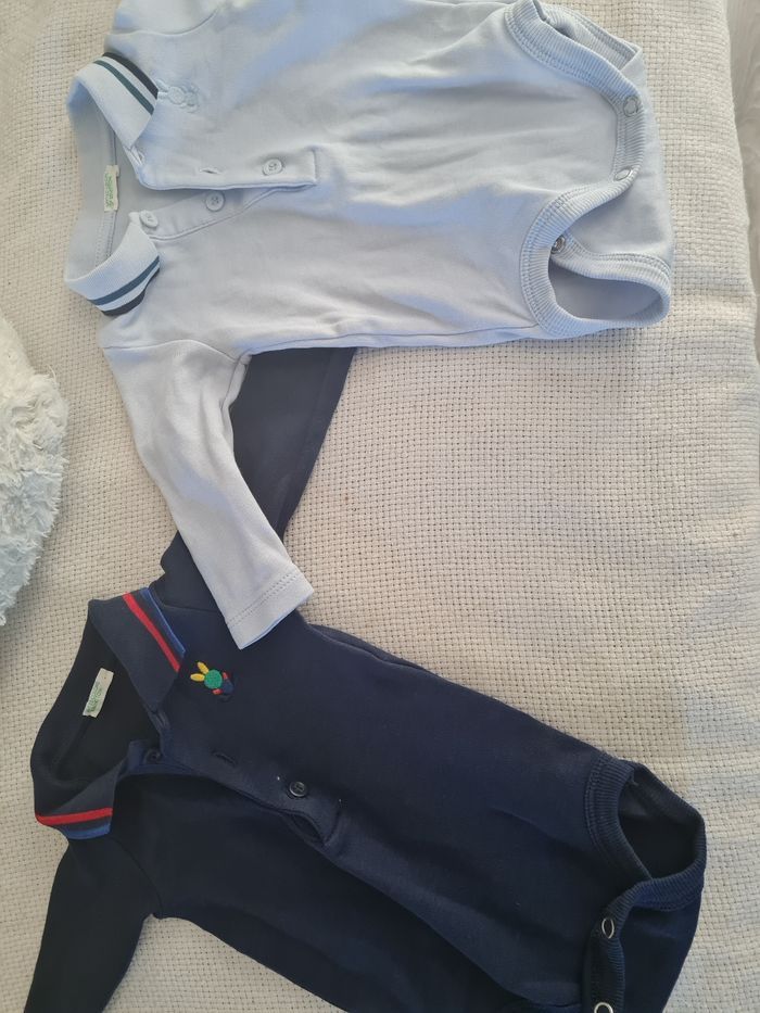 Lot 2 bodys polos benetton garçon 1-3mois