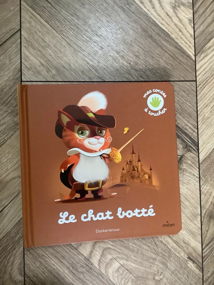 Livre: le chat botté avec textures Neuf