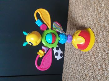 Hochet de table ventouse Freddie la luciole – Lamaze