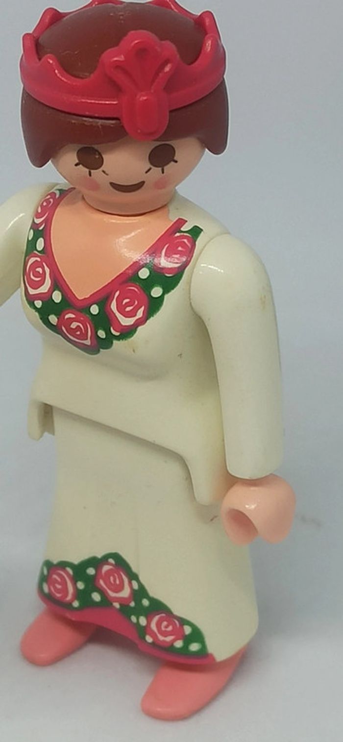 Femme robe blanche à fleurs avec pichet playmobil - photo numéro 5
