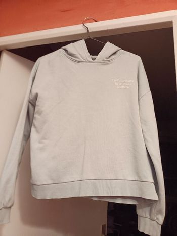 Pull capuche bleu très clair