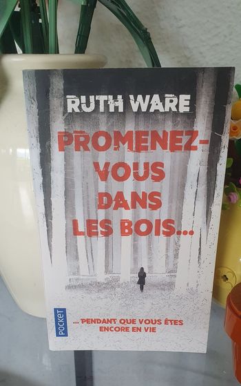 Livre "Promenez-vous dans les bois" de Ruth Ware