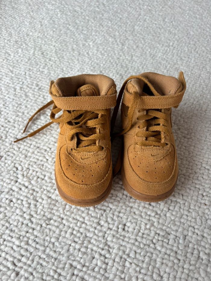 Nike air force enfant pointure 23,5