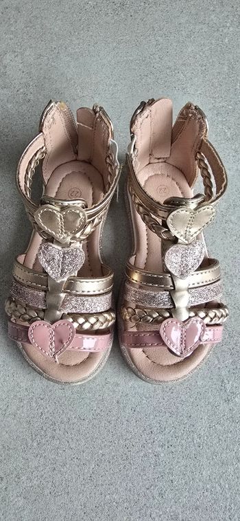 Sandales fille dorées à cœurs – pointure 22
