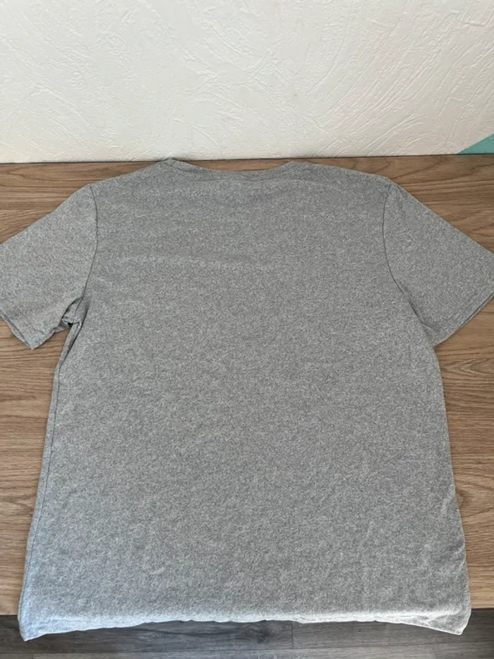 T-shirt gris imprimé tendance - photo numéro 5