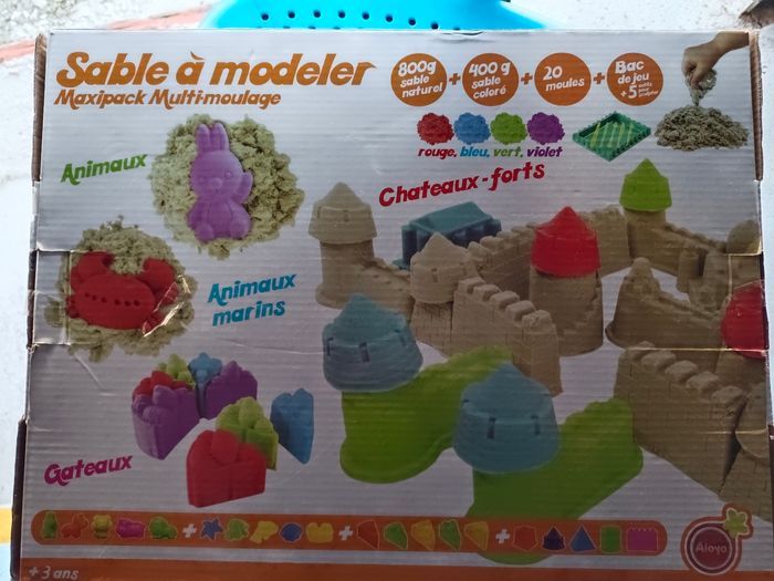 Grand coffret de sable à modeler + nombreux moules et accessoires - photo numéro 4