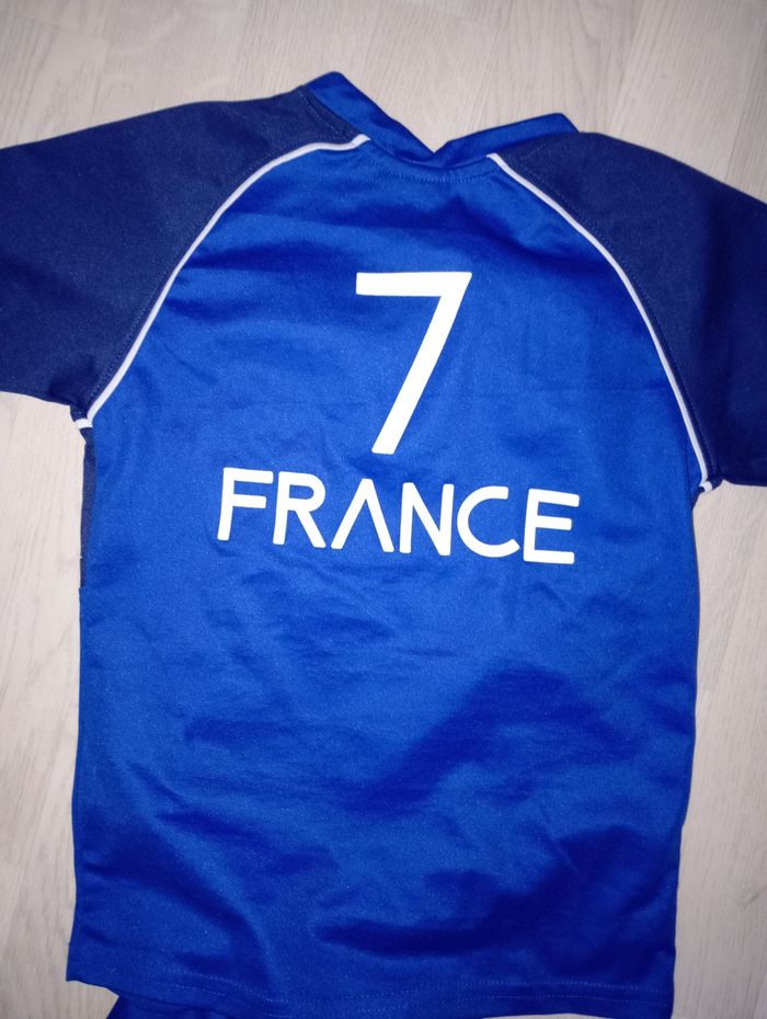 Ensemble de football Equipe de France n° 7 9th Avenue 
T. 134-140 cm - photo numéro 2