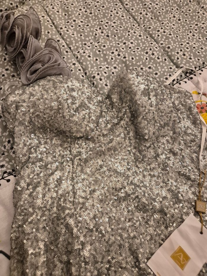 Robe mini pour fête et cocktail - photo numéro 2