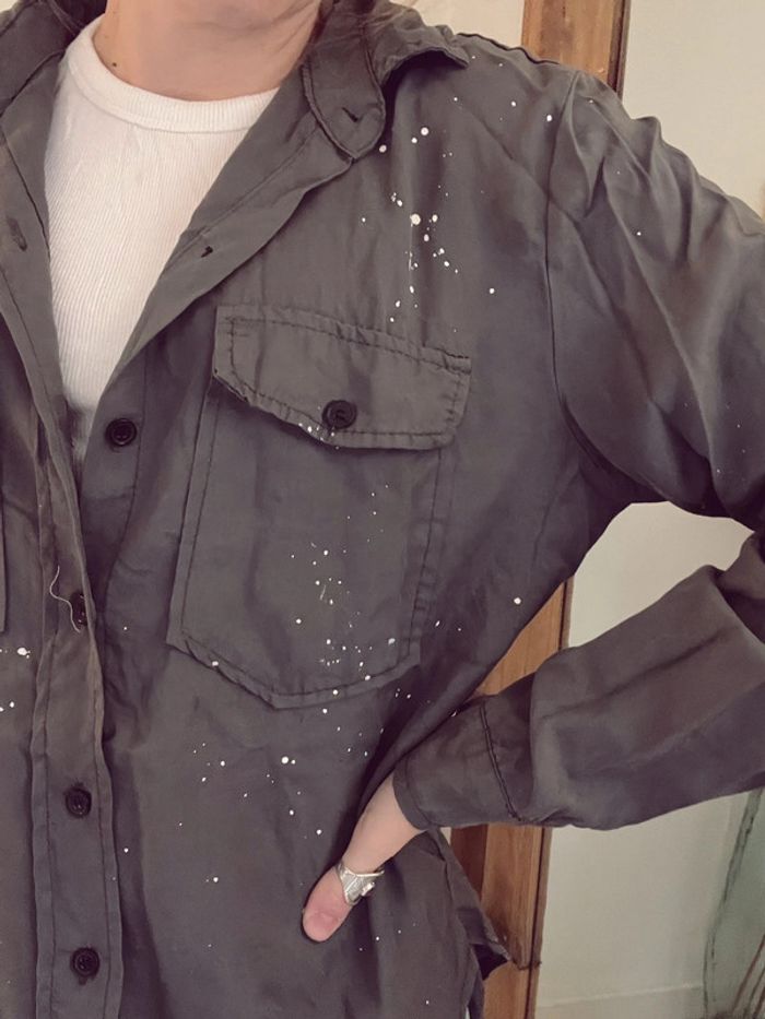 Chemise grise avec tache style peinture taille unique - photo numéro 5
