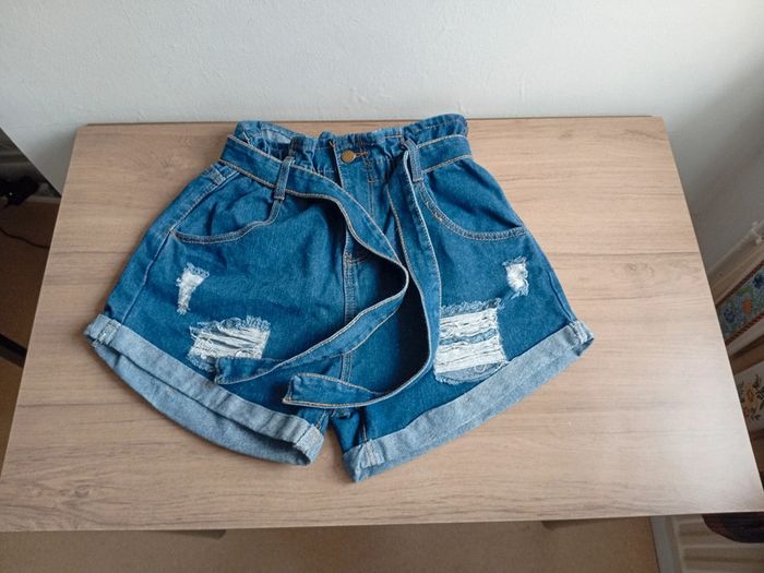 Short en jeans neuf taille 40/42 - photo numéro 2