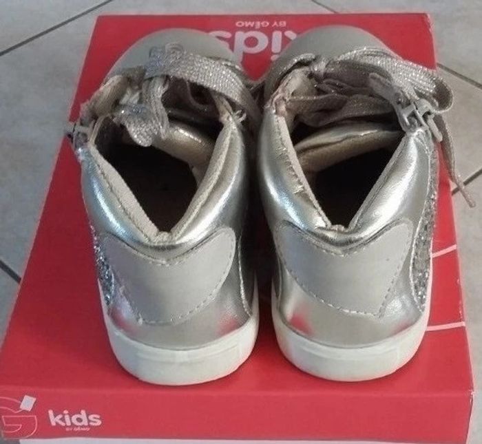 chaussures argentées/strass gémo pointure 27 en très bon état (peu portées) - photo numéro 2