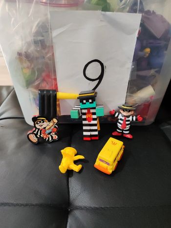 Figurine hamburglar