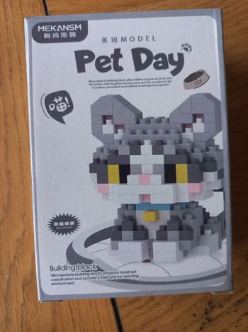 Construction chat mini brick block 