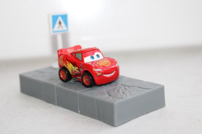 Disney Pixar Mini racer Flash Mc queen - photo numéro 7