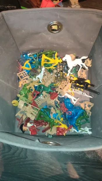 Lot soldats et quelques accessoires