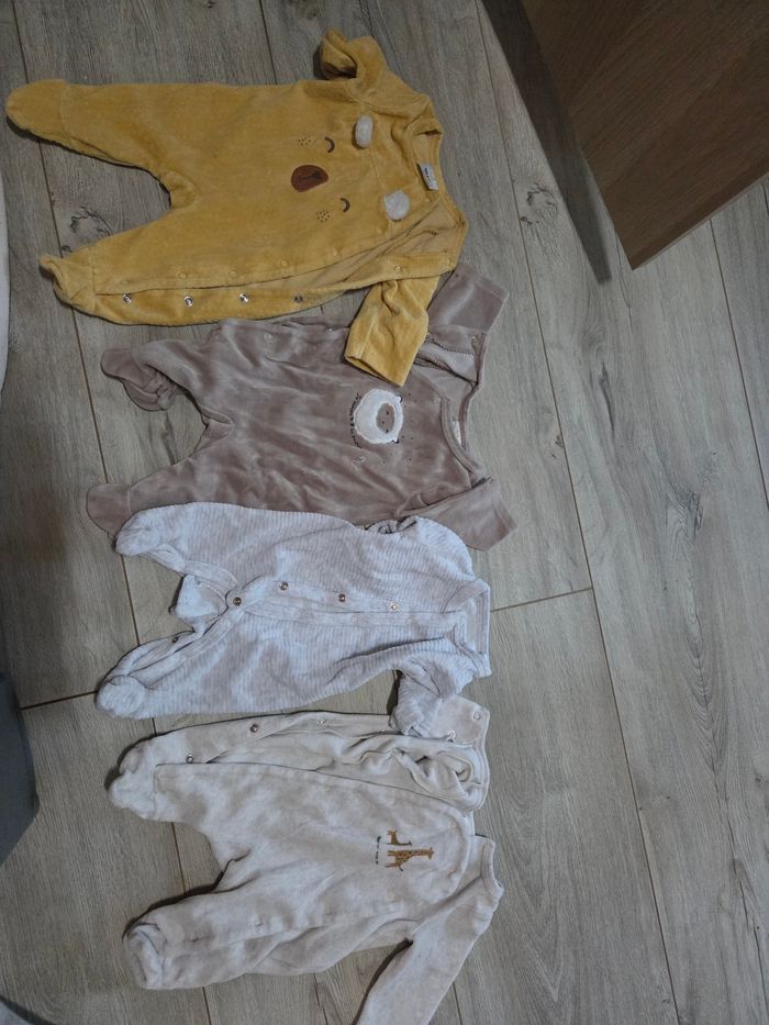Pyjama 1 mois - photo numéro 2