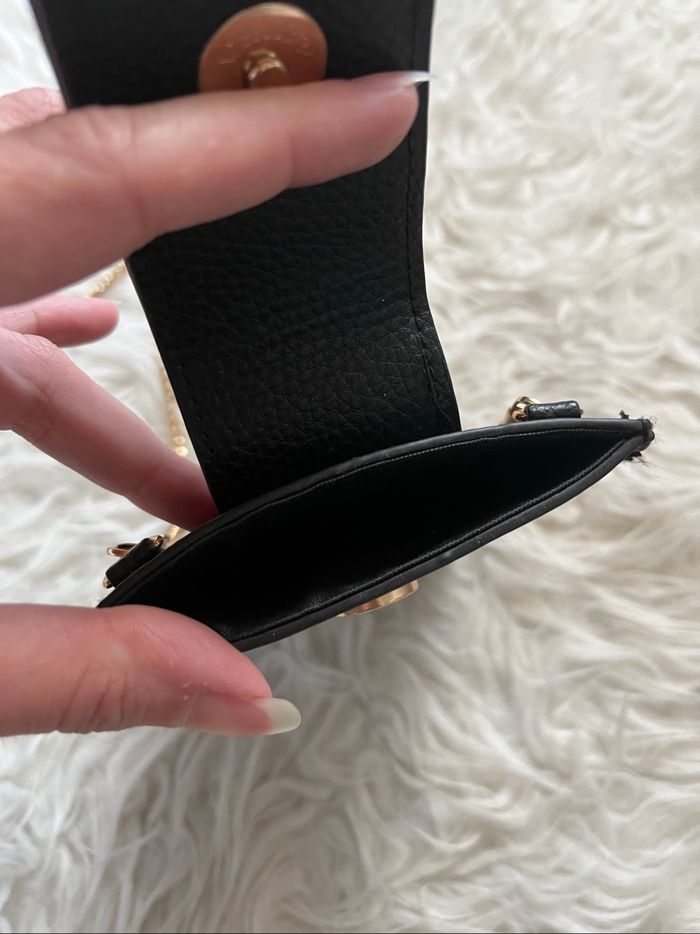Petite pochette simili cuir noire anse chaînette dorée TBE 👝 - photo numéro 3