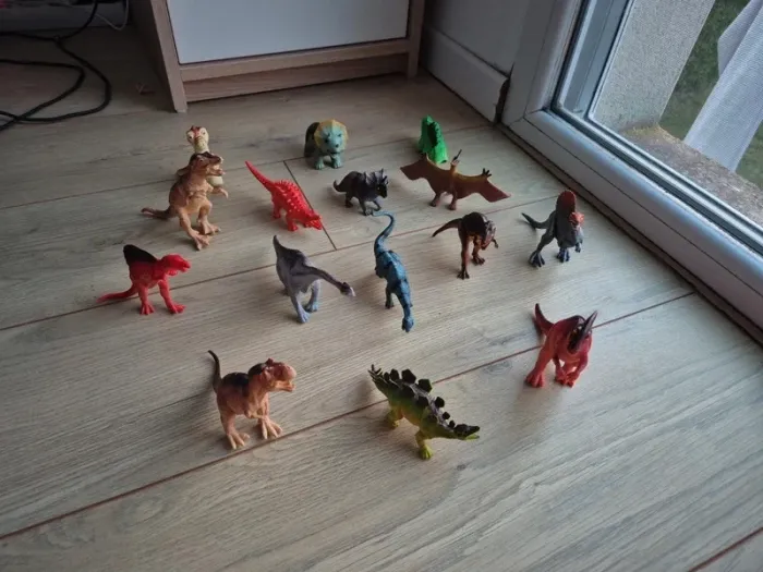 Lot de 12 dinosaures + 3 bonus
