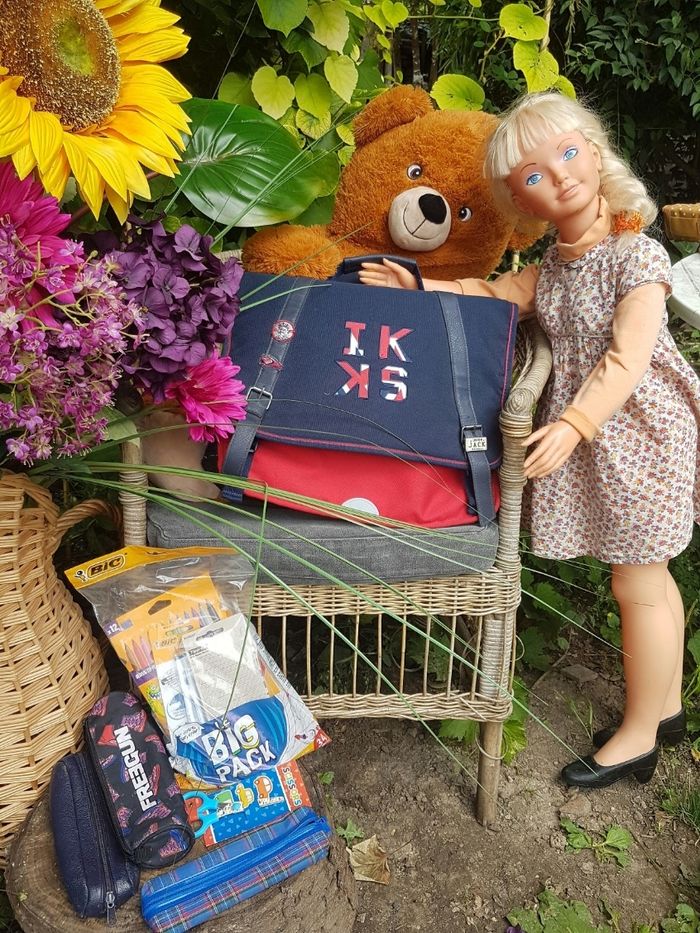 Cartable IKKS thème anglais + trousses british Freegun et écossais ou cuir + Big Pack Bic + ciseaux