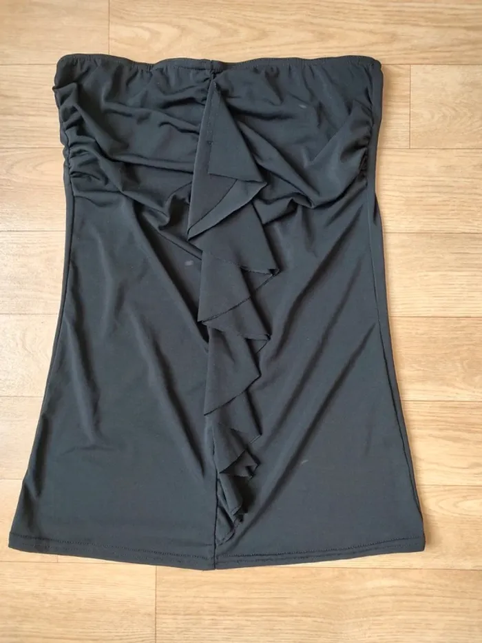 Top bustier noir à volant T. 38
