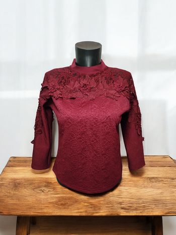 Blouse bordeaux en broderie anglaise 