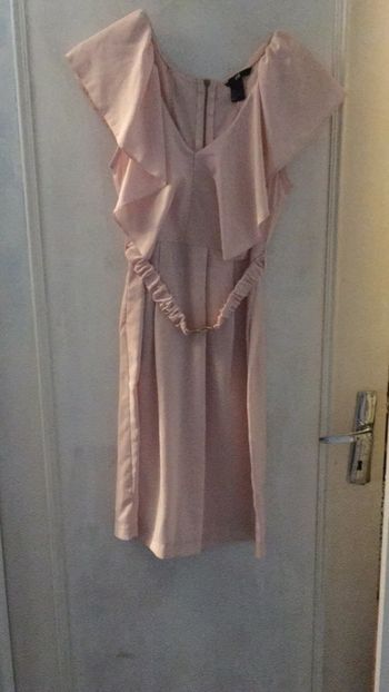 Robe nude avec ceinture
