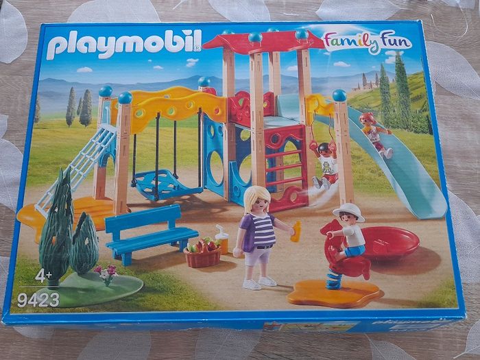Playmobil Family Fun 9423 parc de jeu avec toboggan coloré