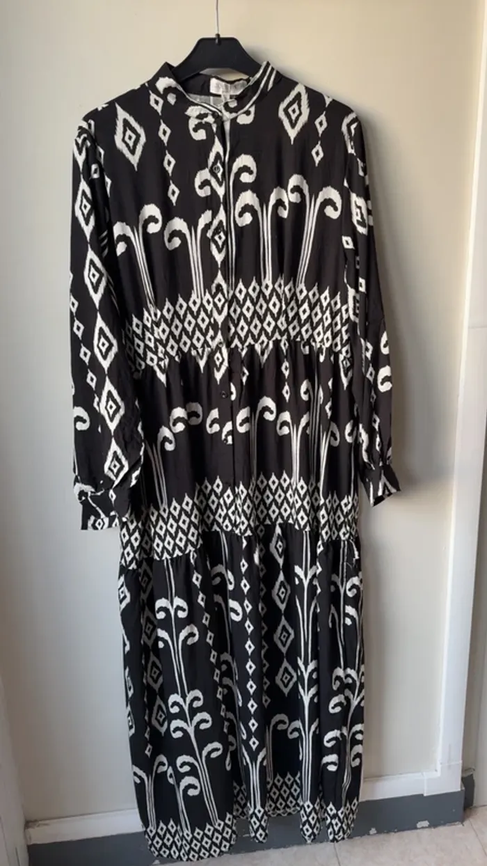 Robe longue noire - photo numéro 4