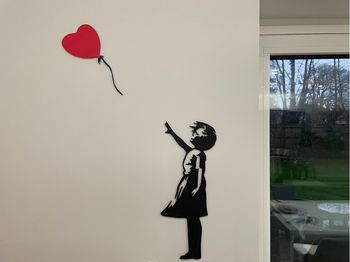 Decoration mural - petite fille au ballonn