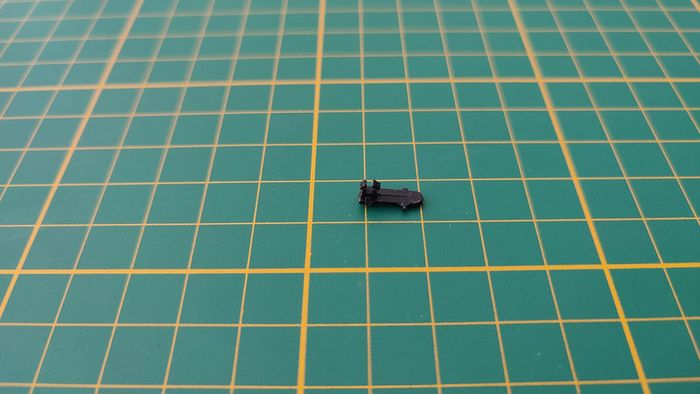 Attache capot pièce détachée miniature Ferrari 250 testa rossa 1957 Burago Bburago 1/18 #B59 - photo numéro 2