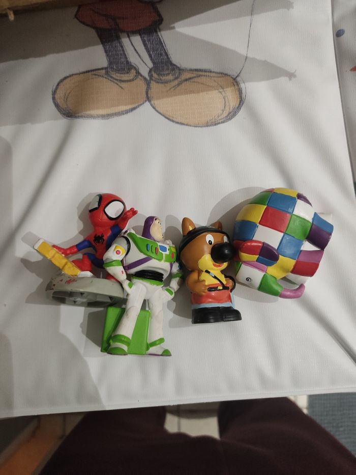 Lot 4 tonies réservé